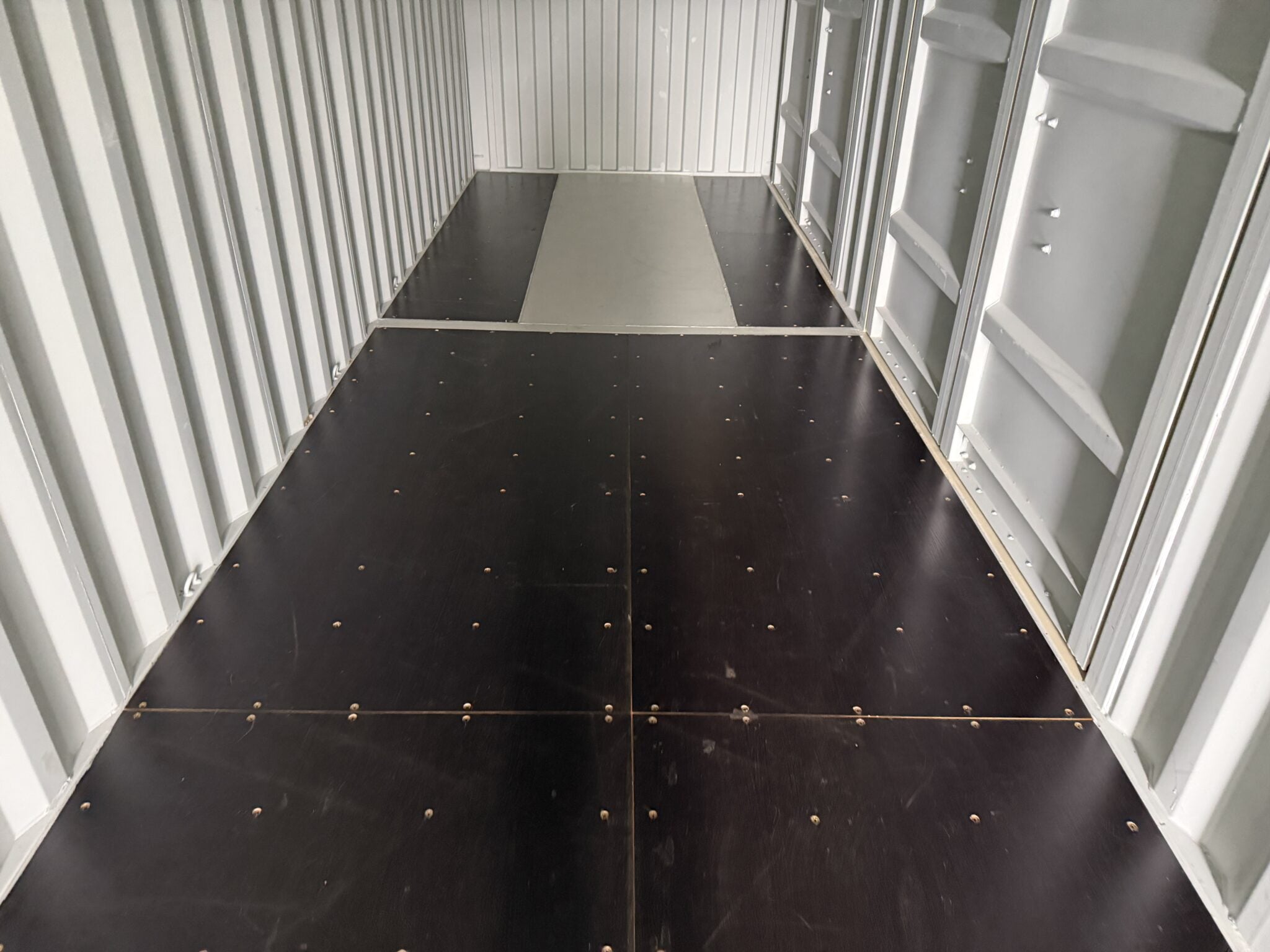 40′ x 8′ x 9.5′ High Cube Shipping Container with 4 Doors – New One Trip – Beige image 10