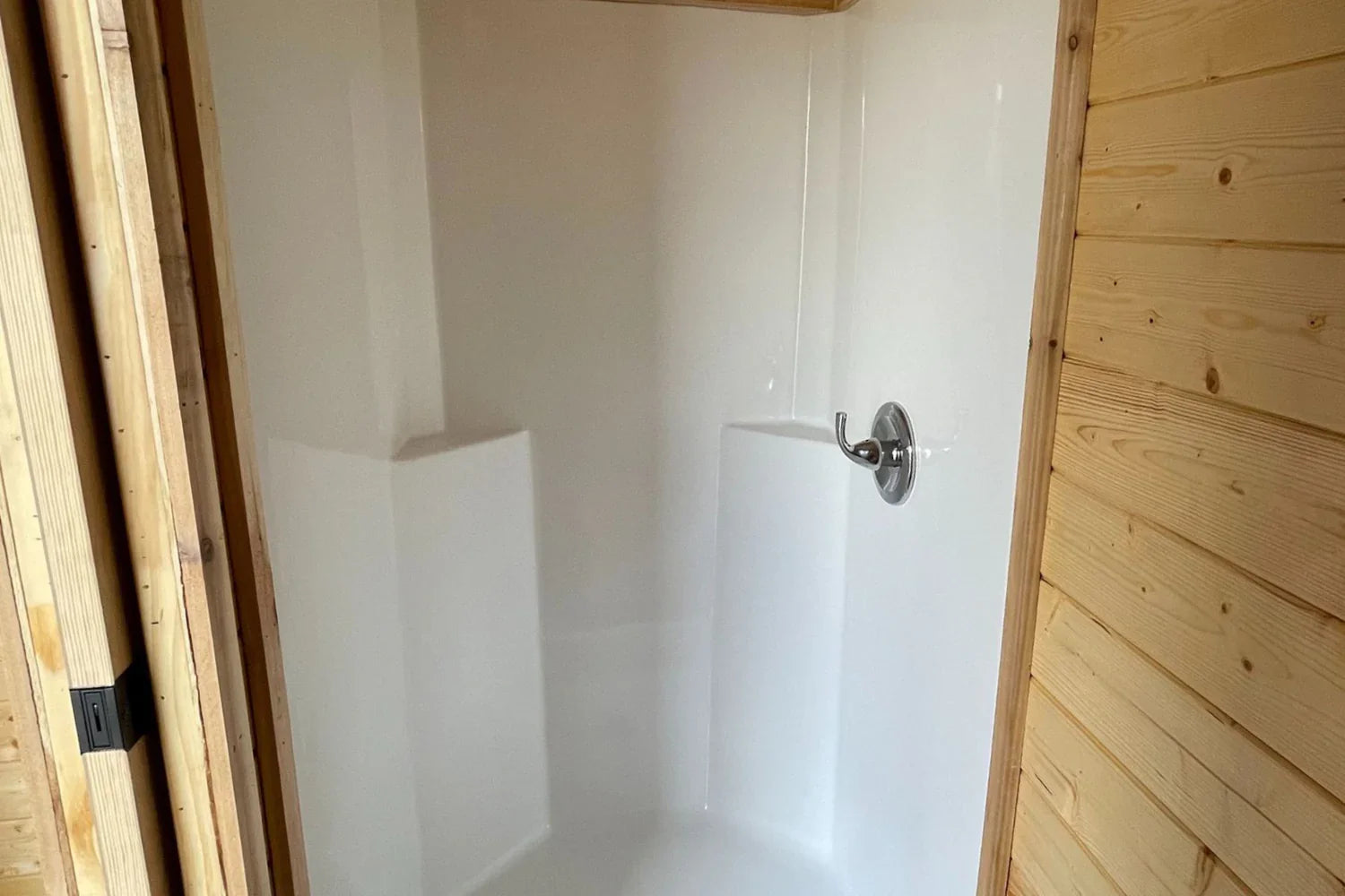 20ft Retreat Cabin Shipping Container (20STRCBN) image 5